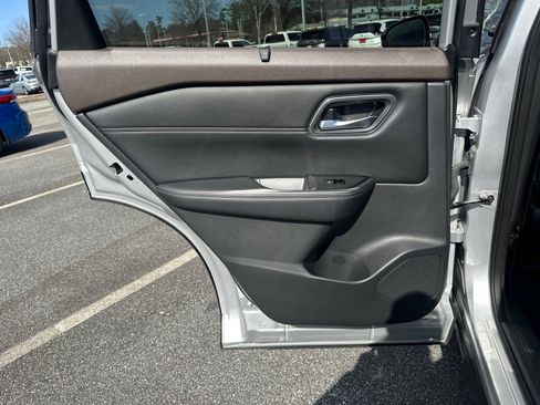 Used 2021 Nissan Rogue SV w/ Premium Package image 22