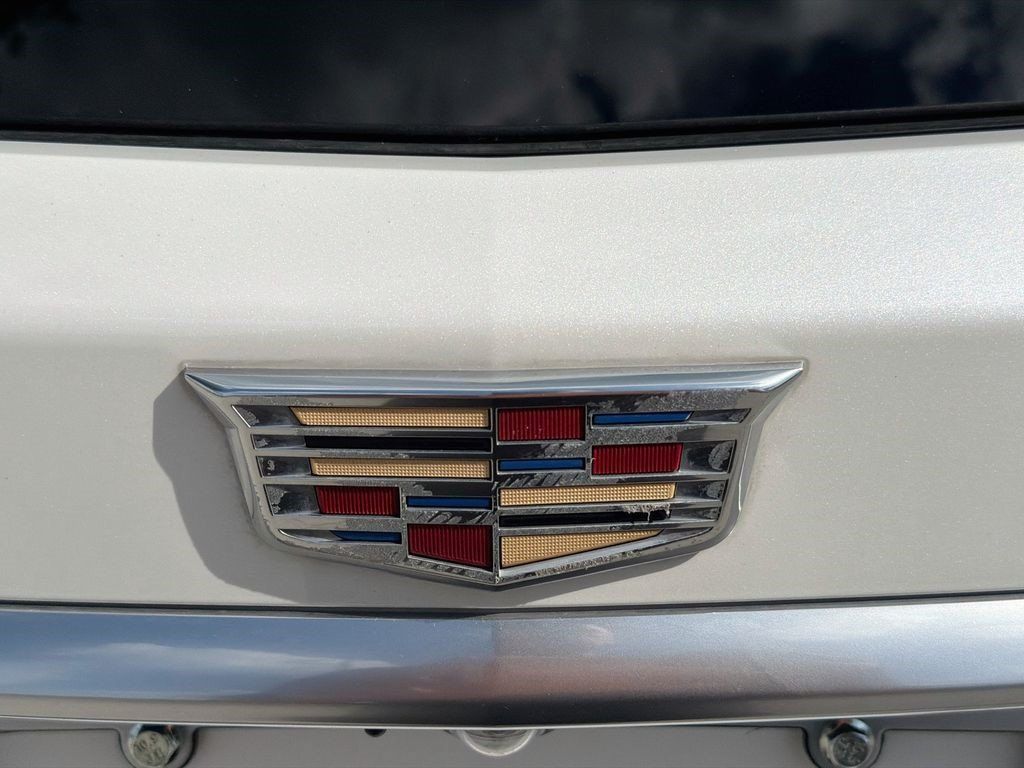 Certified 2024 Cadillac XT6 Luxury FWD image 11