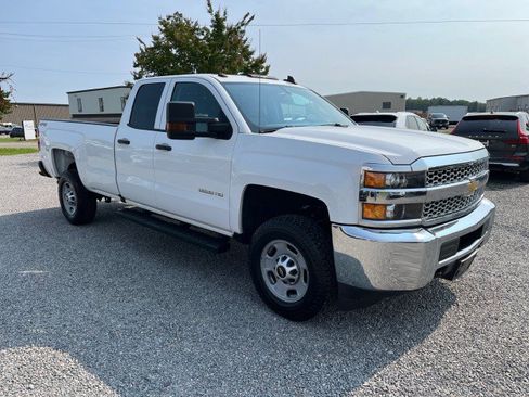 Used 2019 Chevrolet Silverado 2500 W/T w/ WT Convenience Package AWD/4WD image 4