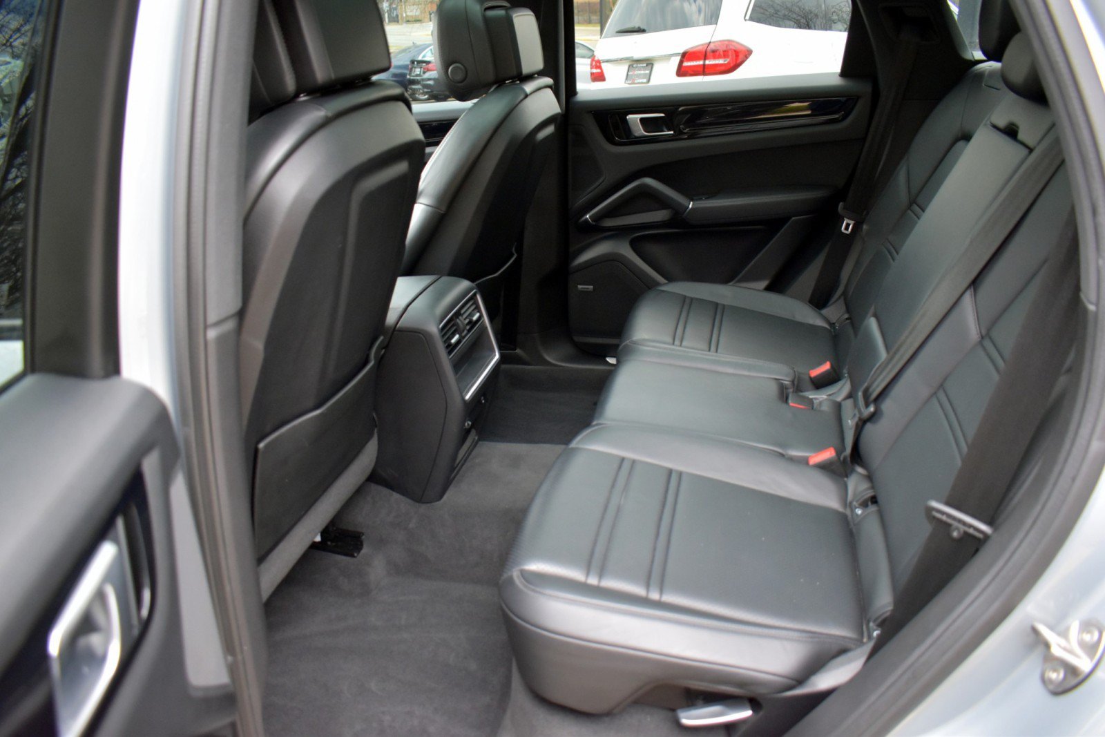 Used 2021 Porsche Cayenne AWD/4WD image 32