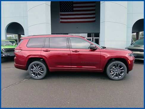 New 2026 Jeep Grand Cherokee L Limited AWD/4WD image 1