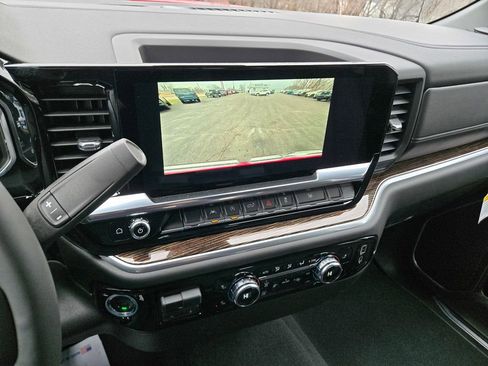 New 2026 GMC Sierra 1500 SLE w/ Preferred Package image 8