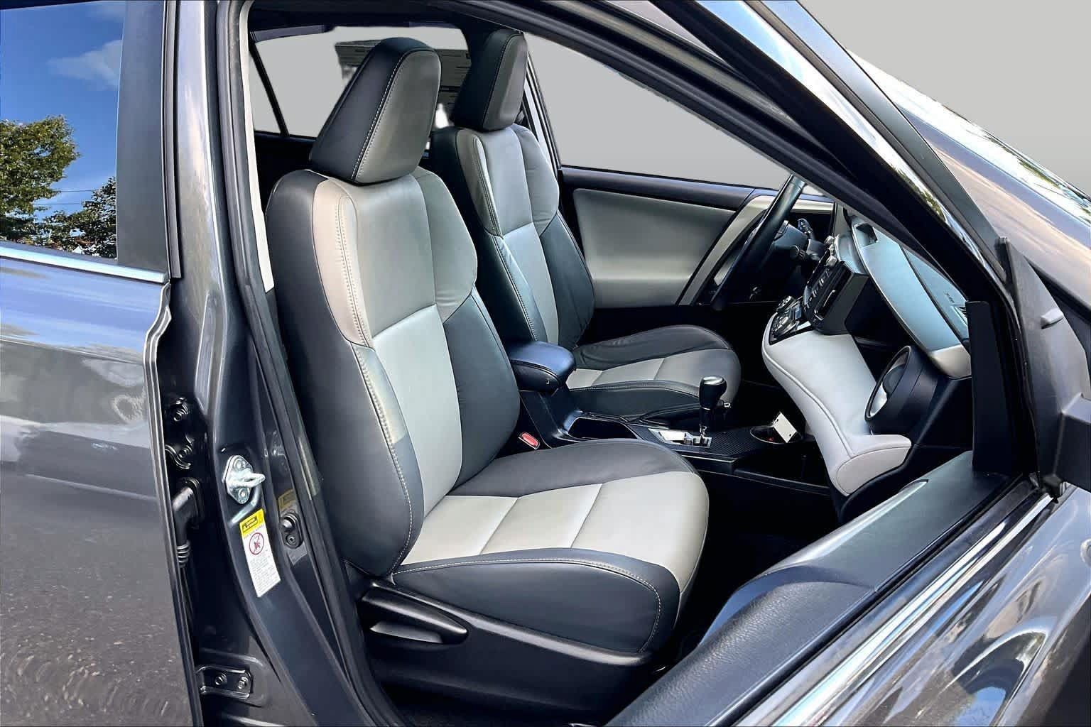 Used 2015 Toyota RAV4 Limited w/ Technology Package AWD/4WD image 8
