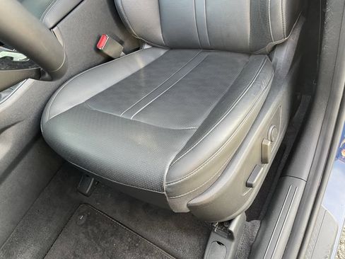 Used 2025 Kia Sorento S w/ Panoramic Sunroof Package image 25