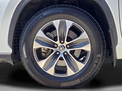 Used 2022 Toyota Highlander XLE FWD image 31