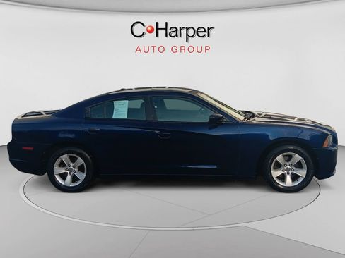 Used 2014 Dodge Charger SXT RWD image 2