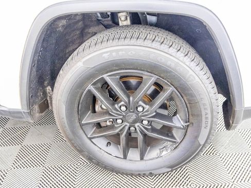 Used 2017 Jeep Grand Cherokee Limited image 54