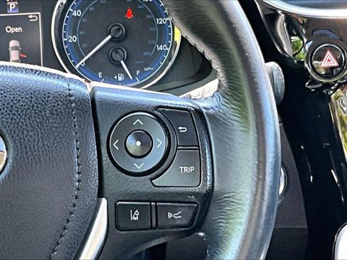 Used 2018 Toyota Corolla XLE FWD image 20