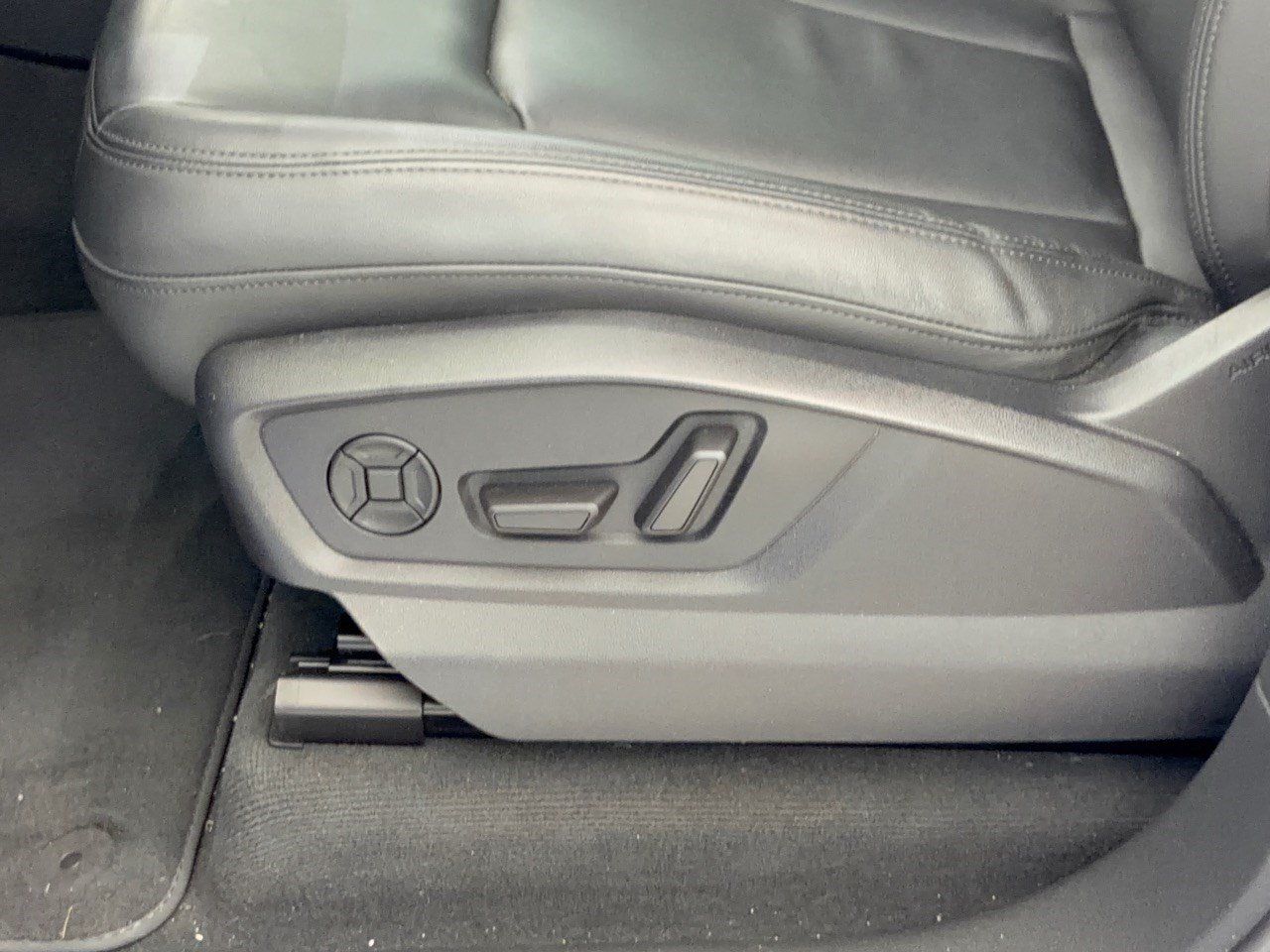 Used 2023 Audi Q7 2.0T Premium w/ Convenience Package AWD/4WD image 16