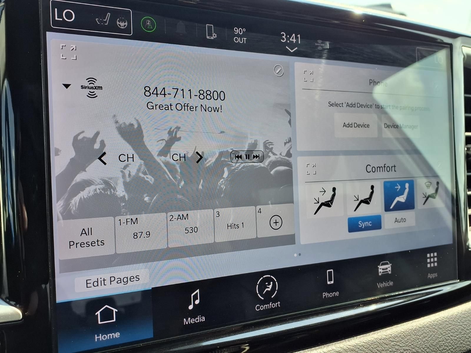 Used 2024 Chrysler Pacifica Touring-L FWD image 23