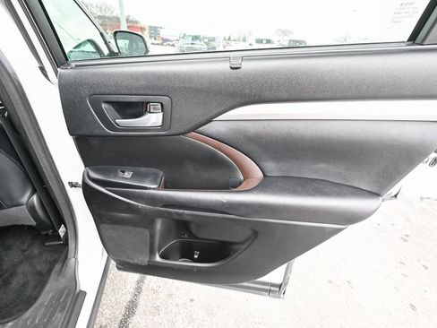 Used 2017 Toyota Highlander XLE image 29