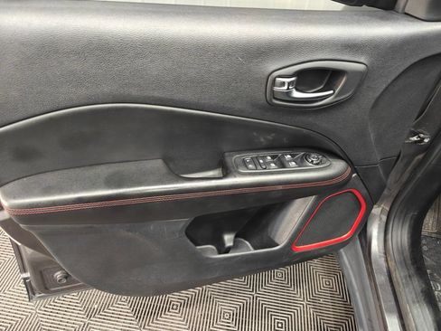 Used 2020 Jeep Compass Trailhawk AWD/4WD image 38