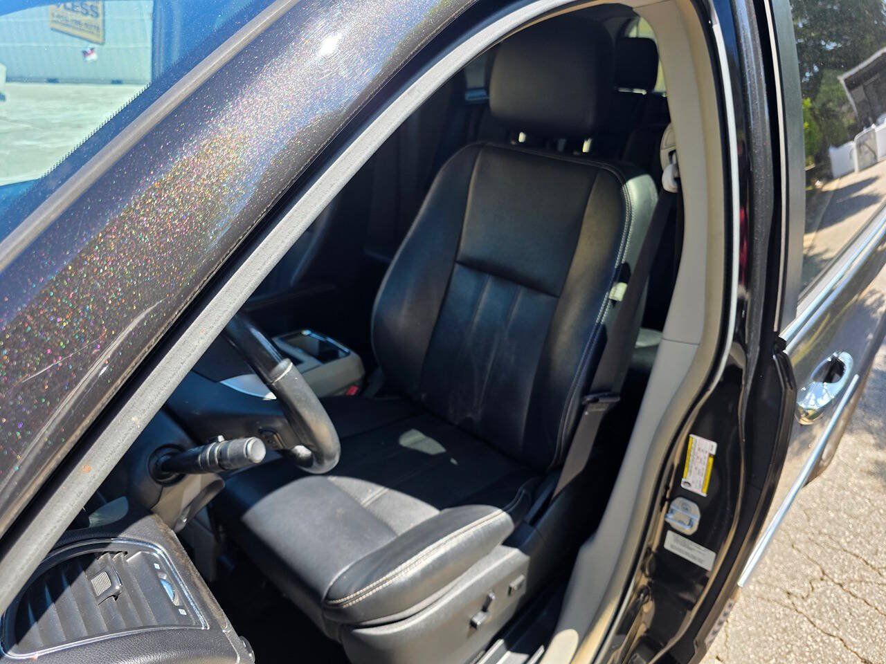 Used 2015 Chrysler Town & Country Touring-L w/ Driver Convenience Group FWD image 12