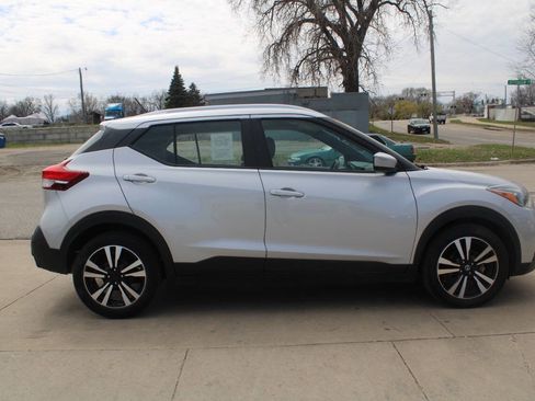 Used 2020 Nissan Kicks SV FWD image 17