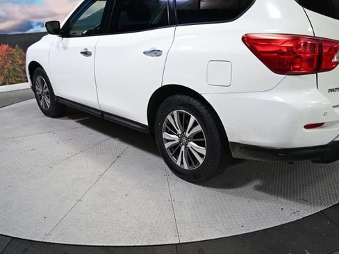 Used 2018 Nissan Pathfinder SV image 7