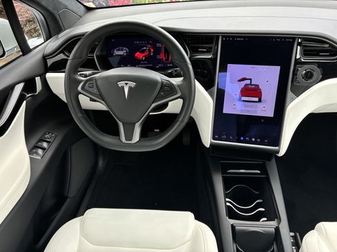 Used 2020 Tesla Model X Long Range AWD/4WD image 19