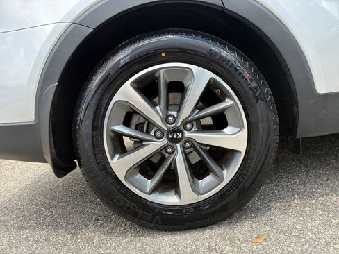 Used 2019 Kia Sorento EX FWD image 27