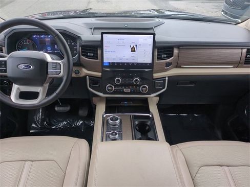 Used 2024 Ford Expedition Limited image 15