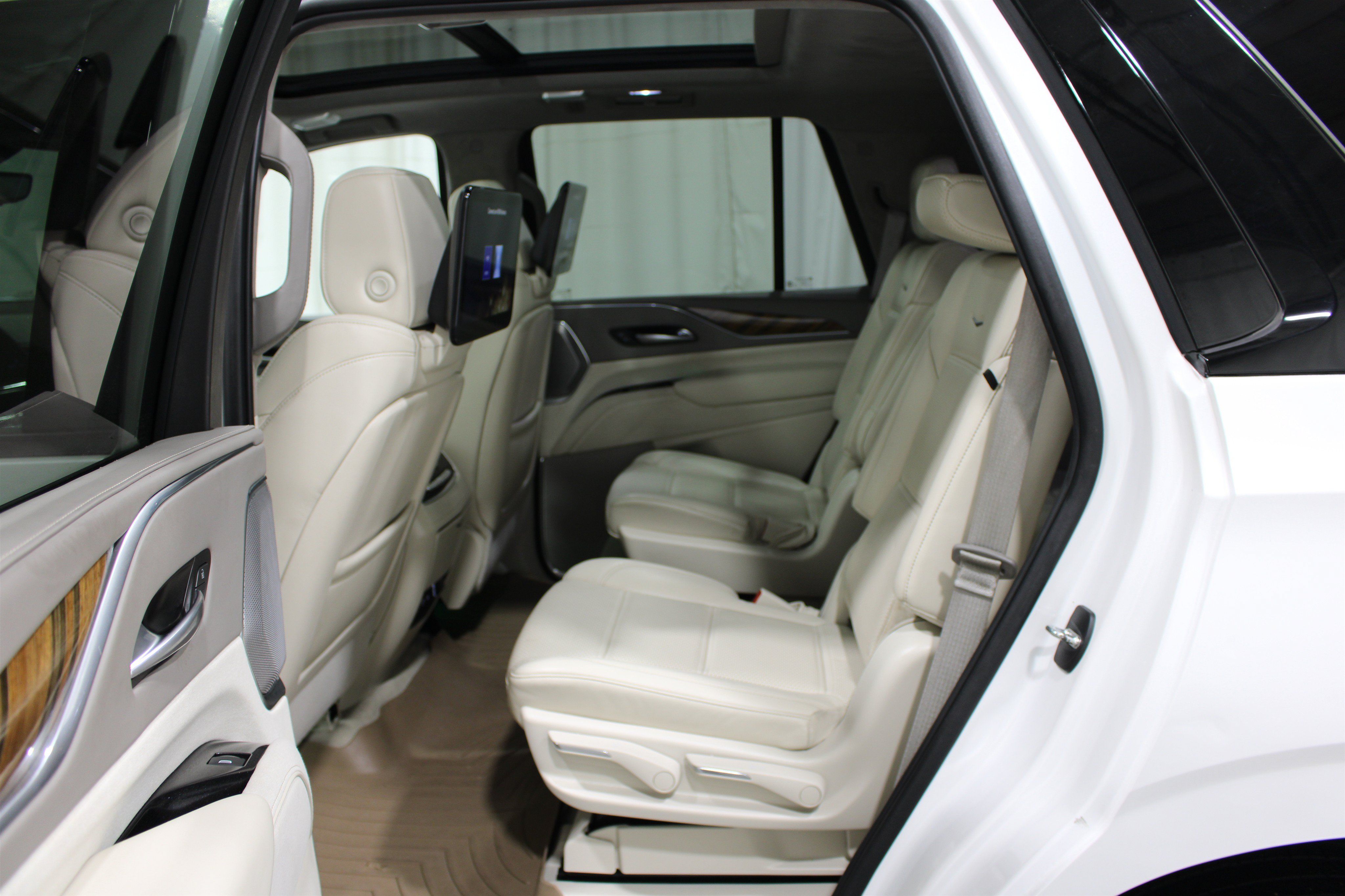Used 2023 Cadillac Escalade Sport Platinum AWD/4WD image 24