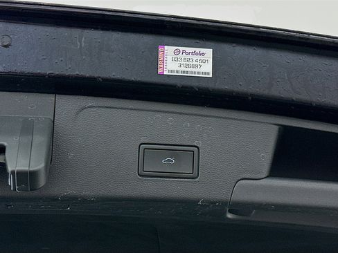 Used 2024 Volkswagen Atlas Cross Sport SE image 31