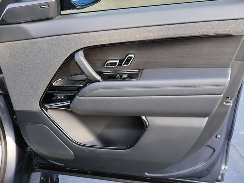 Used 2023 Land Rover Range Rover Sport SE image 12