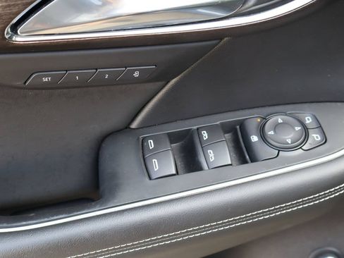 Used 2022 Buick Envision Avenir w/ Technology Package II FWD image 22