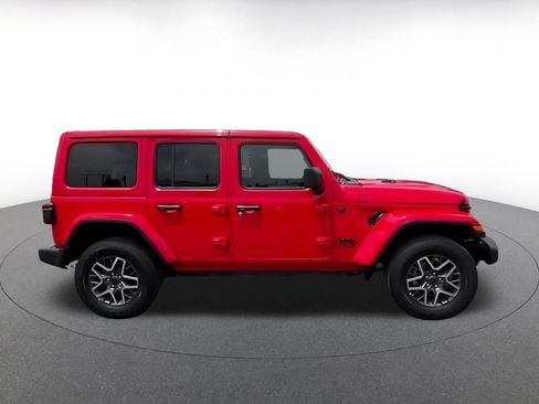 Used 2025 Jeep Wrangler Unlimited Sahara AWD/4WD image 16