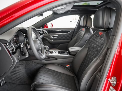 Used 2022 Bentley Flying Spur V8 image 2