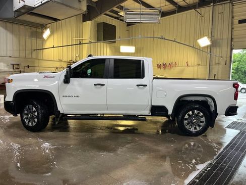 Used 2024 Chevrolet Silverado 2500 Custom w/ Custom Convenience Package AWD/4WD image 2