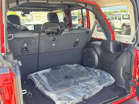New 2025 Jeep Wrangler Unlimited Rubicon w/ Steel Bumper Group image 32