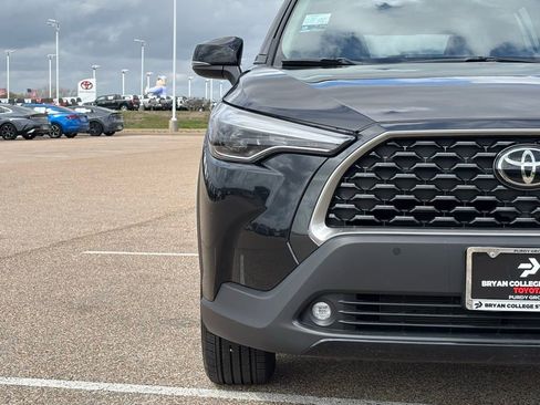 Certified 2025 Toyota Corolla Cross XLE w/ Convenience Package image 4