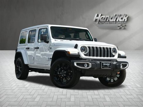 Used 2025 Jeep Wrangler Unlimited Sahara w/ Safety Group AWD/4WD image 2
