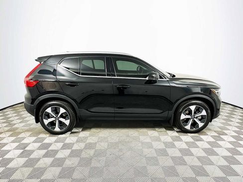Used 2025 Volvo XC40 B5 Core w/ Climate Package image 8