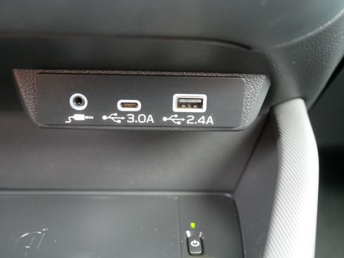 Used 2025 Subaru Forester Premium AWD/4WD image 32