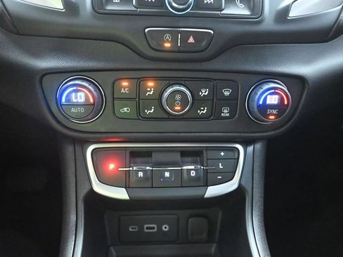 Certified 2024 GMC Terrain SLE w/ Driver Convenience Package FWD image 17
