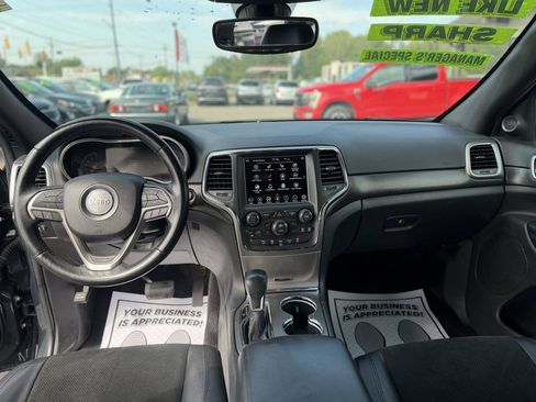Used 2018 Jeep Grand Cherokee Altitude AWD/4WD image 14
