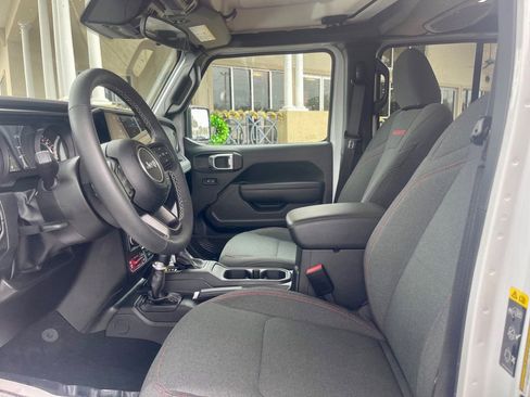 Used 2025 Jeep Wrangler Rubicon image 11