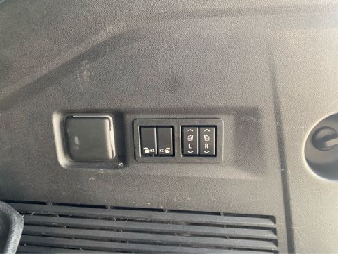 Used 2022 GMC Yukon AT4 AWD/4WD image 6
