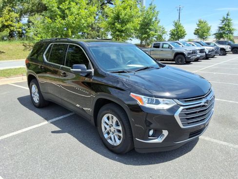 Certified 2021 Chevrolet Traverse LT FWD image 3
