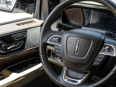 Used 2023 Lincoln Navigator L Reserve RWD image 17