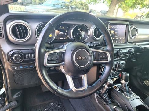 Used 2022 Jeep Wrangler Unlimited Rubicon 4xe w/ Cold Weather Group AWD/4WD image 9