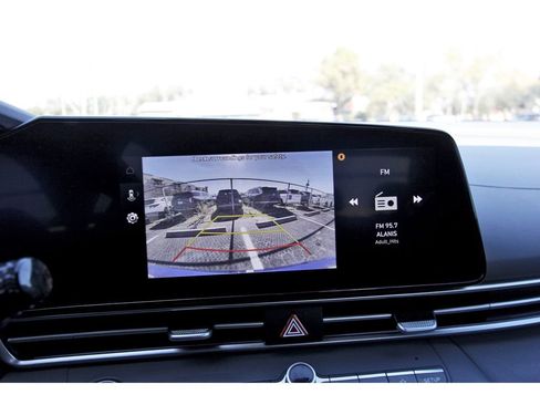 Used 2025 Hyundai Elantra SEL FWD image 27