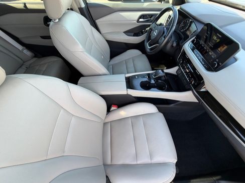Used 2023 Nissan Rogue SL w/ SL Premium Package FWD image 11