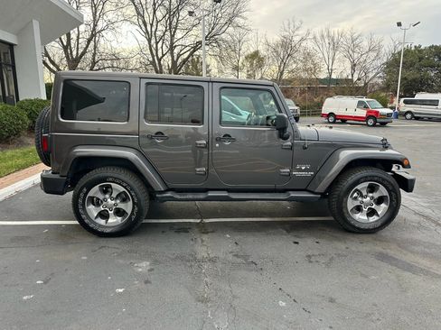 Used 2017 Jeep Wrangler Unlimited Sahara w/ Connectivity Group AWD/4WD image 8