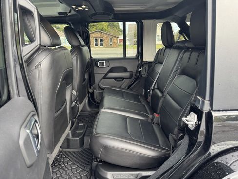 Used 2023 Jeep Wrangler Unlimited Sahara image 17