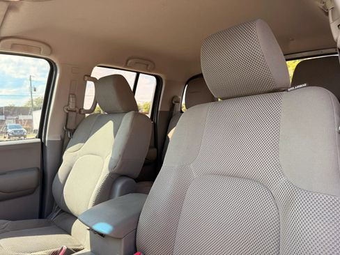 Used 2014 Nissan Frontier SV w/ SV Value Truck Package RWD image 16