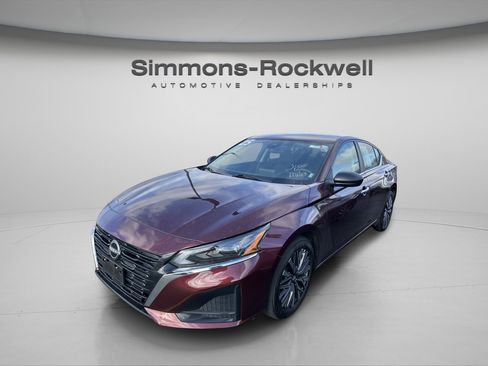 Used 2025 Nissan Altima 2.5 SV FWD image 1