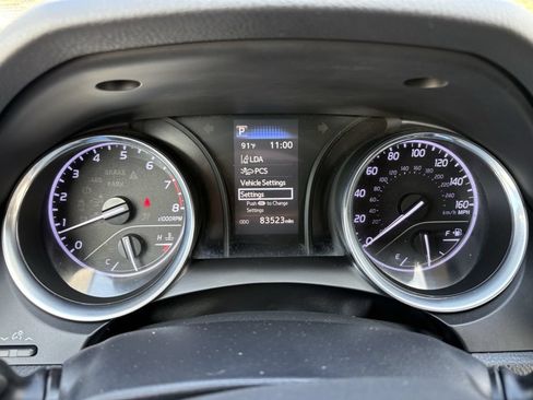 Used 2020 Toyota Camry LE FWD image 18