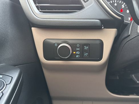 Used 2022 Ford Escape SE w/ Cold Weather Package image 12