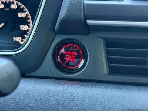 Used 2023 Honda Pilot Sport image 26
